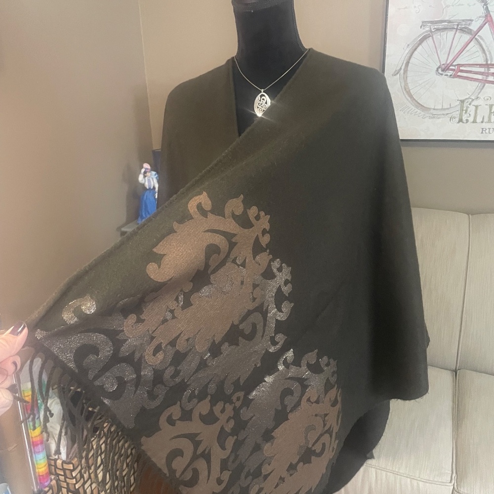 Soft wool wrap, espresso brown with metallic screen design - Picture 4 of 7